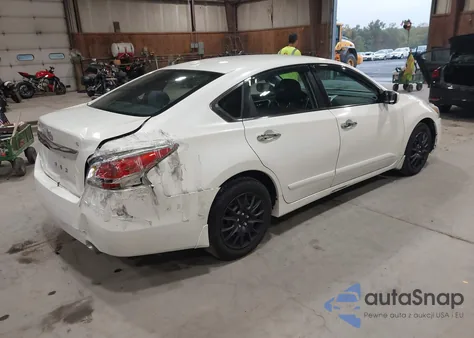 2015 Nissan Altima 2.5 S z USA, uszkodzony, nr VIN 1N4AL3AP7FC108248